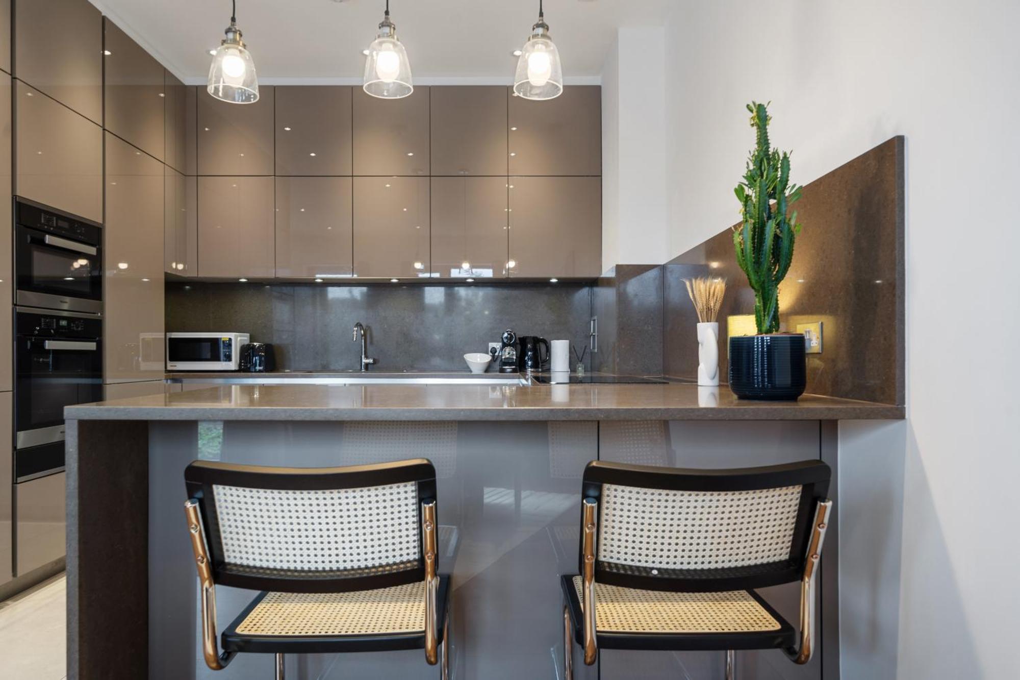 Unique Large, Luxury & Stylishtownhouse 5br