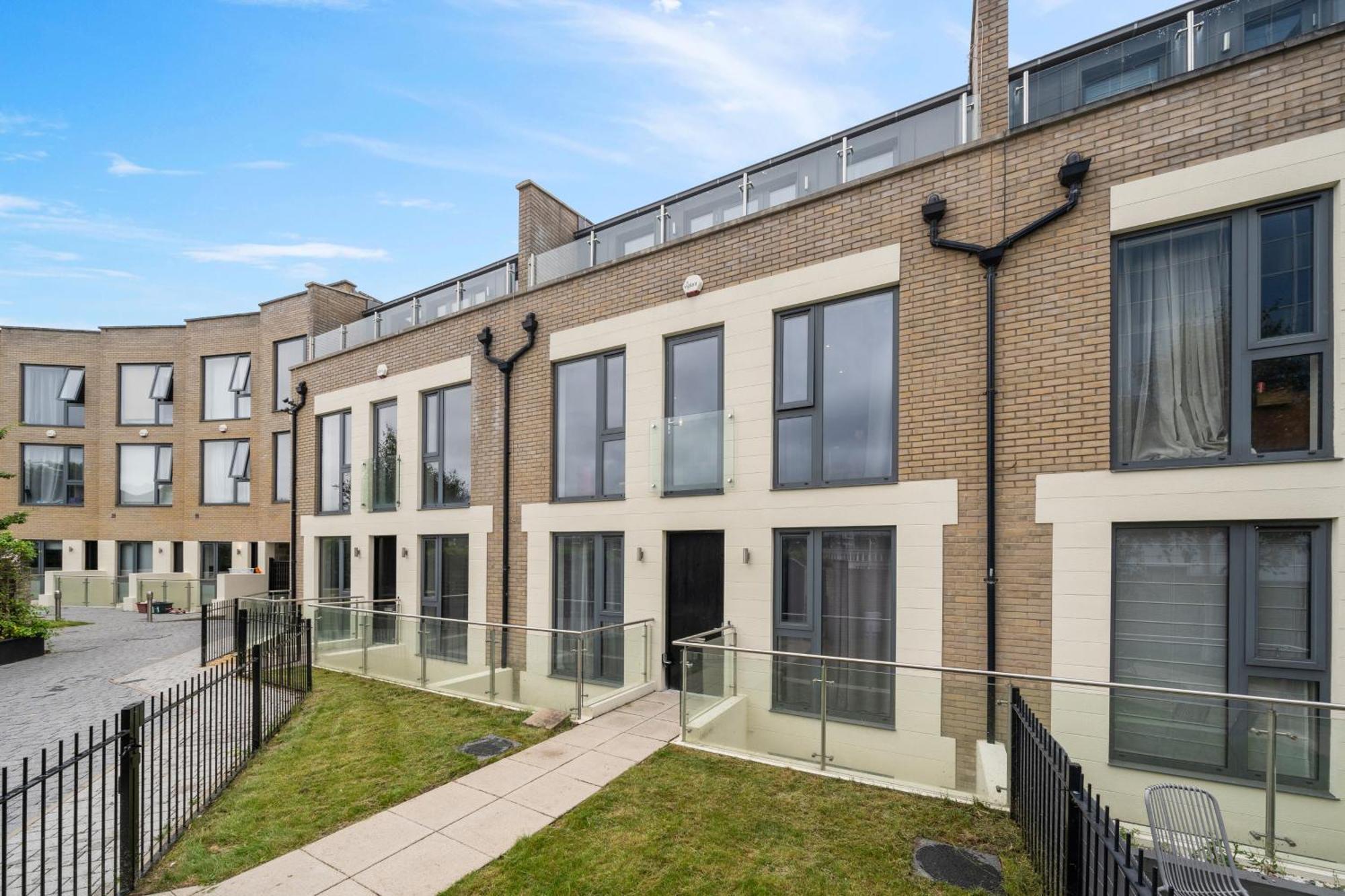 Unique Large, Luxury & Stylishtownhouse 5br