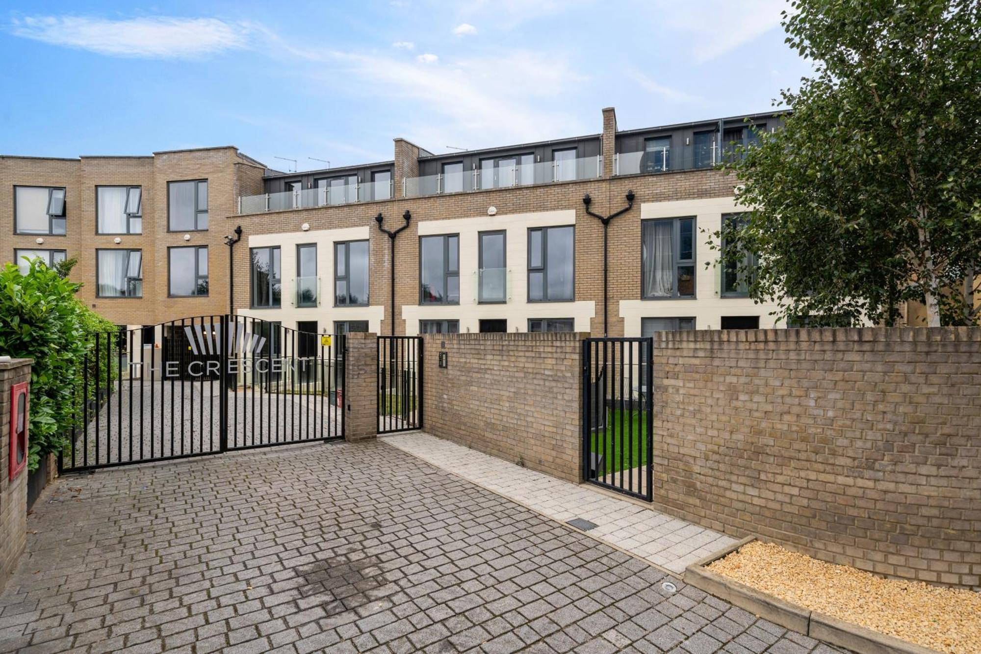 Unique Large, Luxury & Stylishtownhouse 5br